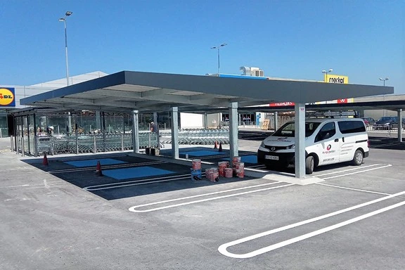 aparcamento en supermercado para dormir en el coche